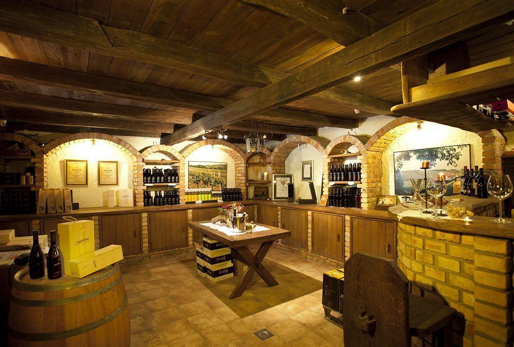 Stupnicki Dvori Winery Hotel Бродскі-Ступнік Екстер'єр фото